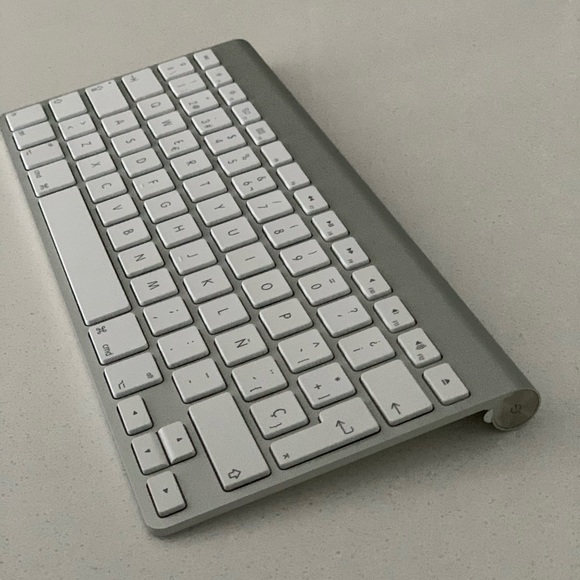 Apple Magic Keyboard - Picture 2 of 2